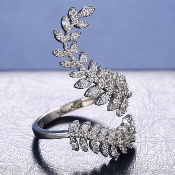 ADJUSTABLE 925 STERLING SILVER DIAMOND RING, CUTE RING, SHINY RING. - Picture 1 of 4